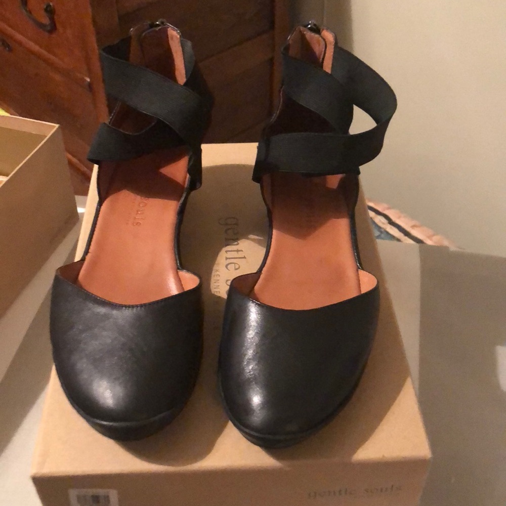 GUC Gentle Soul 8.5 black shoes